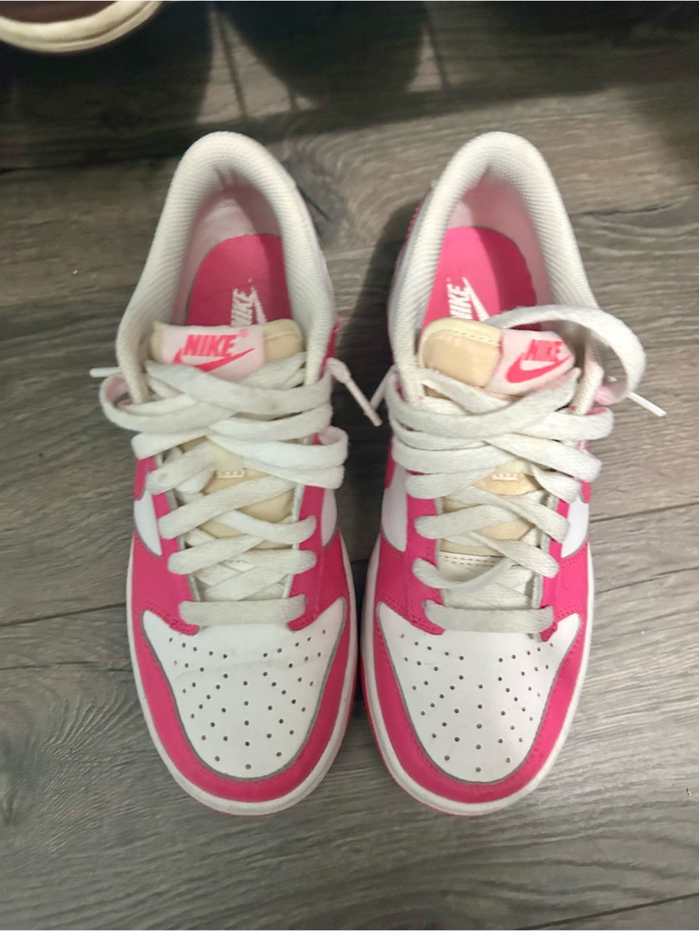 White and Pink dunks - Picture 2 of 9